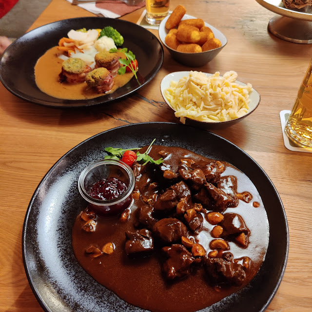 Wildragout Mit Spätzle Und Preiselbeeren