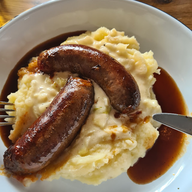 Bratwurst Mit Wirsing Und Kartoffelbrei