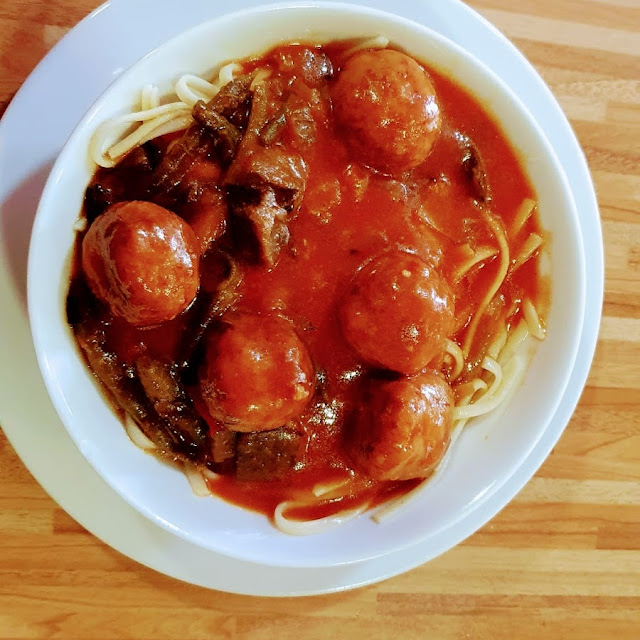 Espaguetis Con Albóndigas