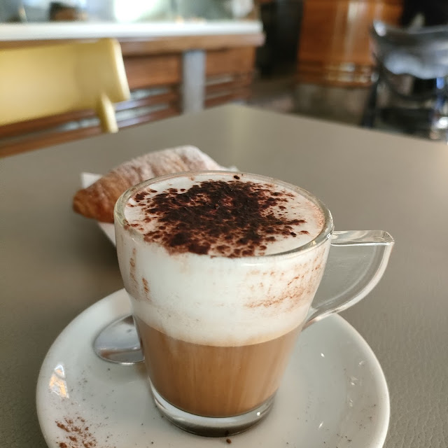 Marocchino E Mini Brioche Vuota
