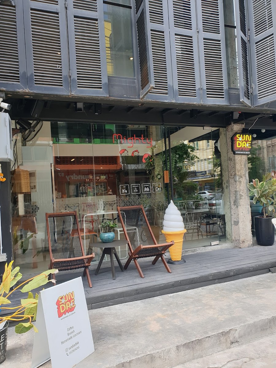 SUNDAE ice-cream Cafe & Brunch