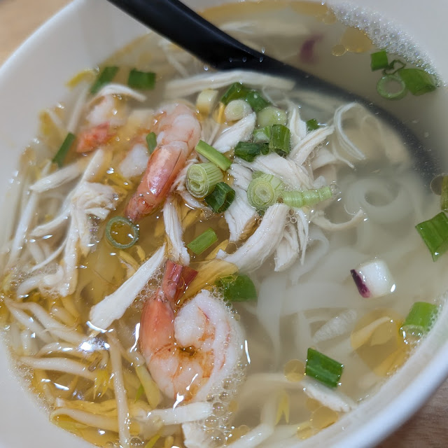 雞絲河粉湯