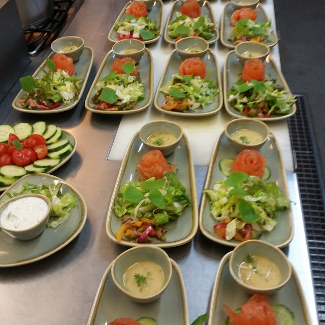 Salat Mit Lachsrose