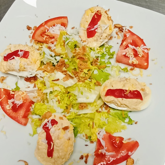 Huevos Rellenos de Atún
