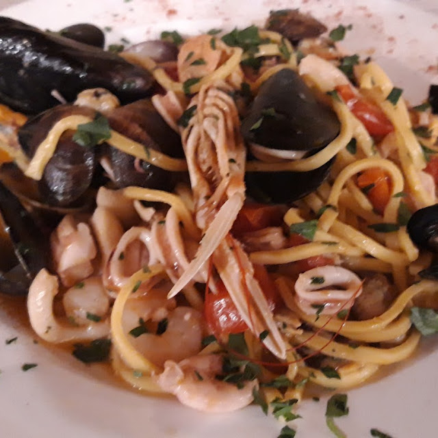 Spaghetti Pasta with Mussels and Clams