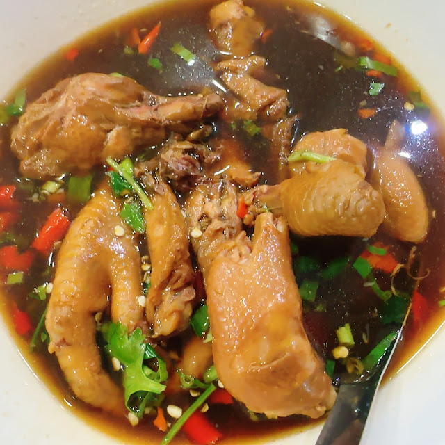 ต้มแซ่บตีนไก่