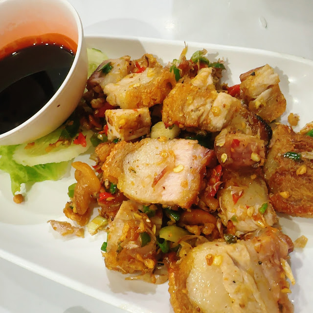 หมูกรอบผัดพริกเกลือ