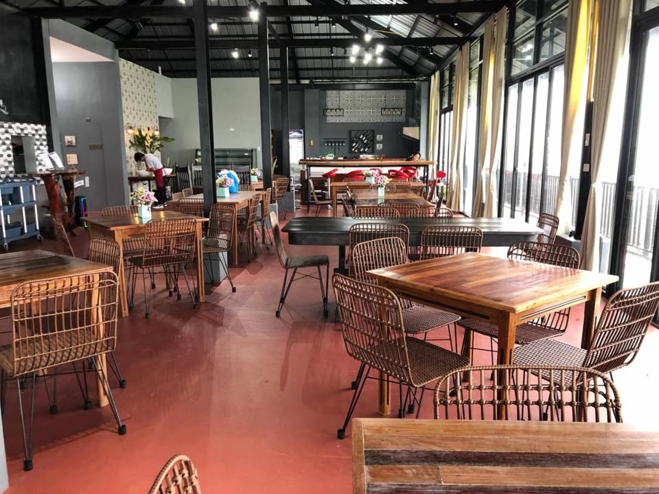 Ben and Lily's Hilltop View Restaurant & Bar