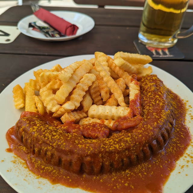 Currywurst Mit Pommes Frites