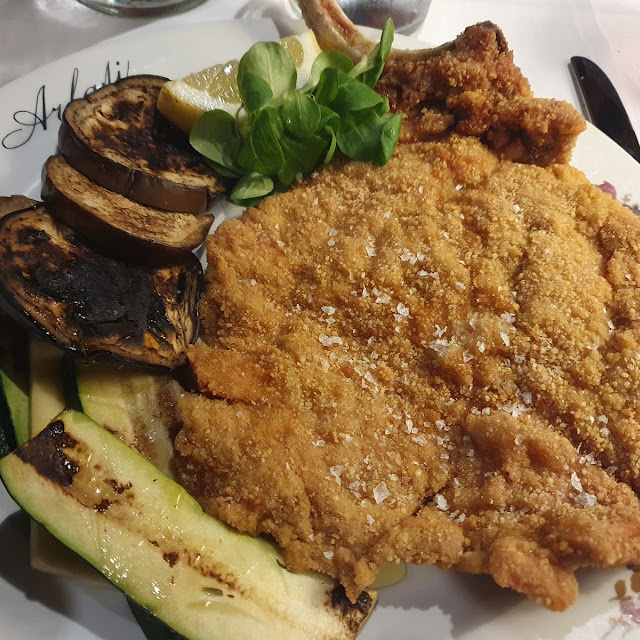 Cotoletta Alla Milanese Con Patate Arrosto