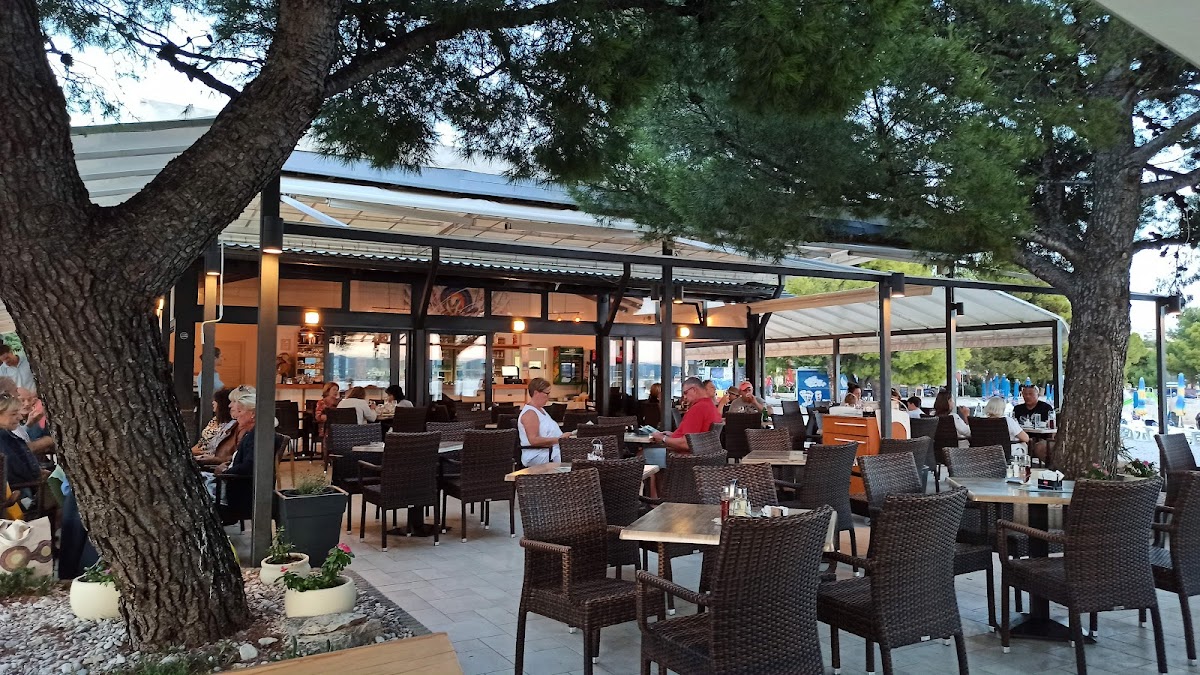 Buffet Lucica