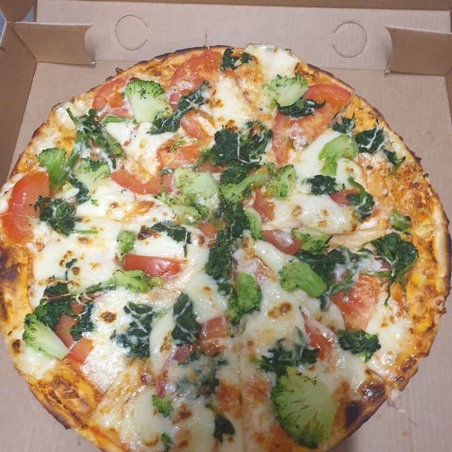 Pizza Gino Mit Brokkoli Und Spinat