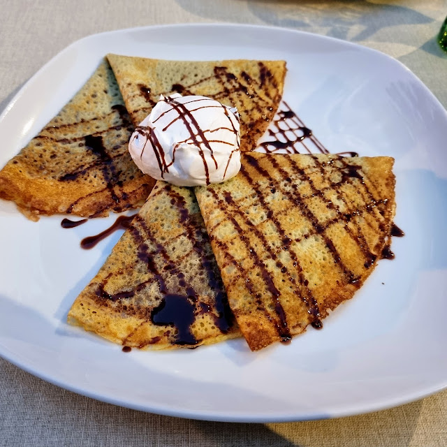 Crêpes with Walnuts