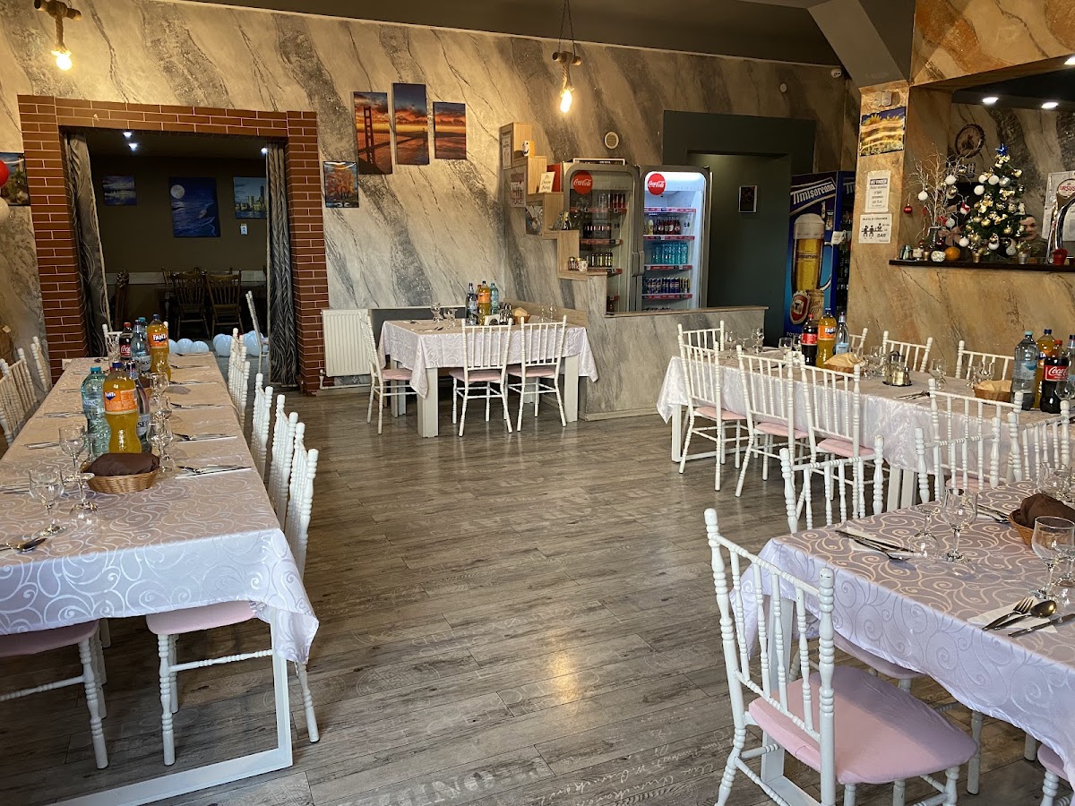 Gold Caffe & Bistro
