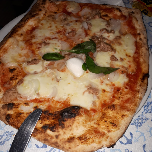 Pizza Pugliese Con Tonno E Cipolle