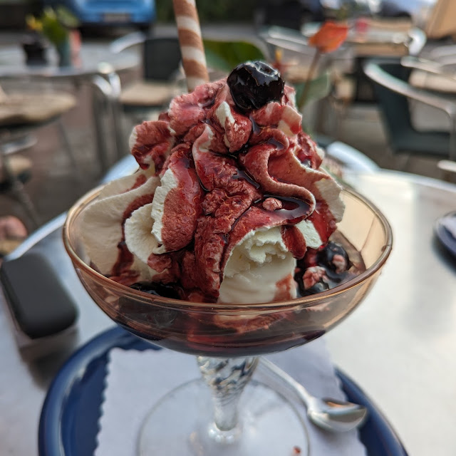 Amarena Becher