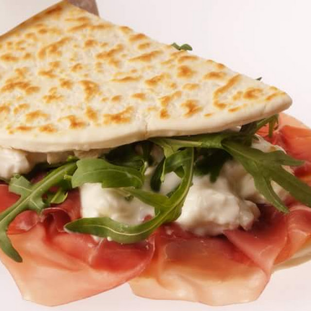 Piada Crudo Stracchino E Rucola