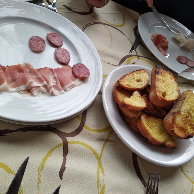 Pane all'olio E Salumi