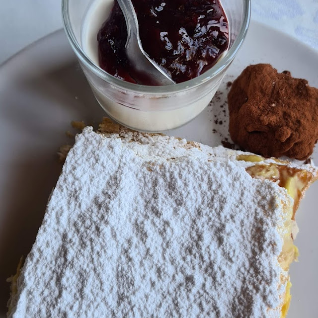 Sfoglia Alla Crema Pasticcera Tartufo Al Cioccolato E Panna Cotta Ai Frutti Di Bosco