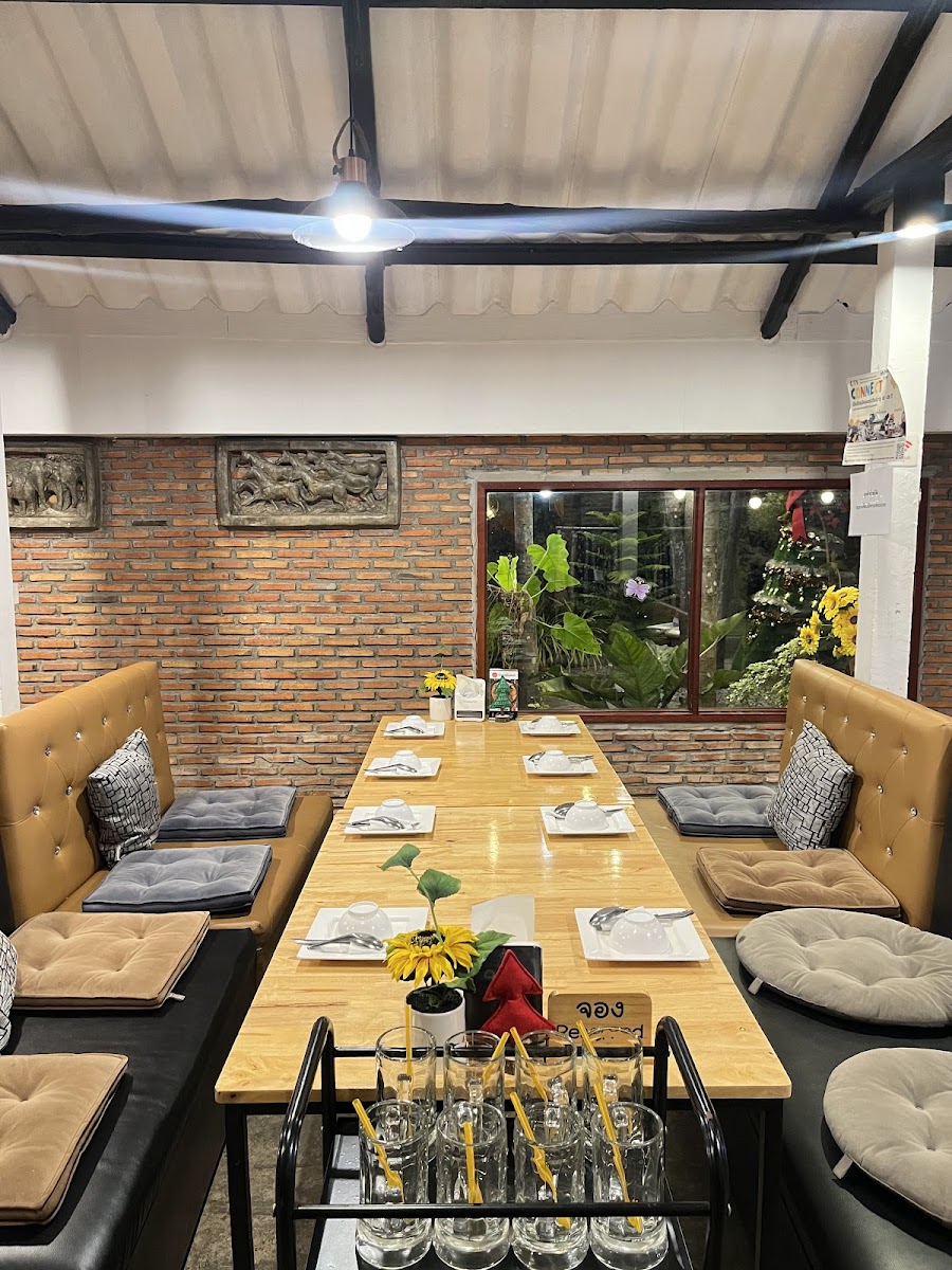 ร้านโปรด ริมน้ำ Riverside Restaurant & Cafe