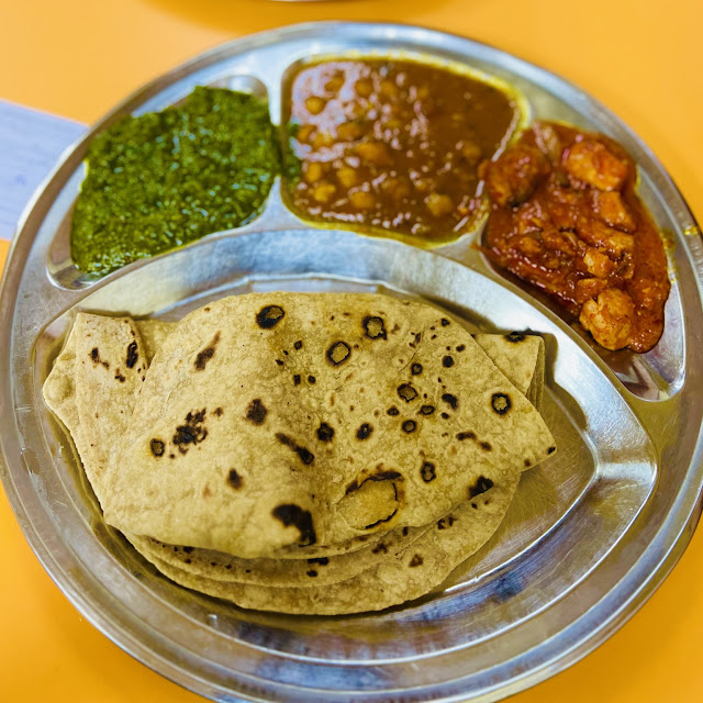 Chapati with Saag Chana Masala and Tau Sambal