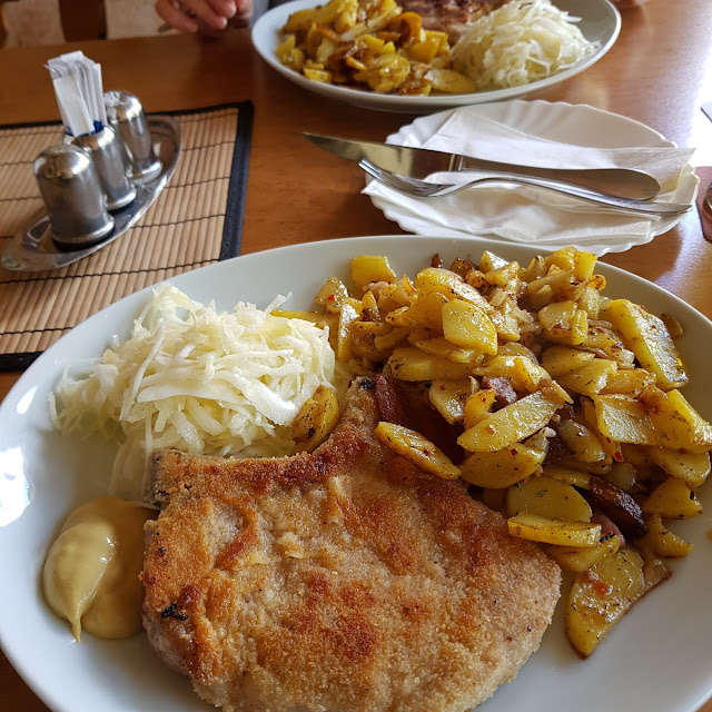 Kotelett Mit Bratkartoffeln