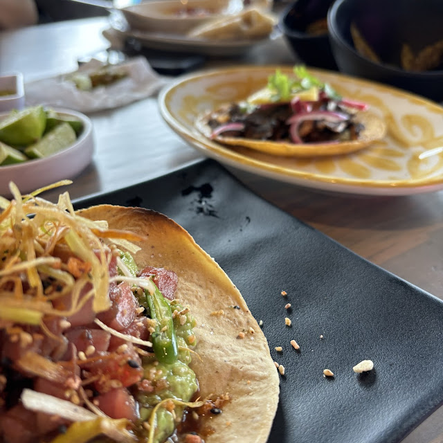 Tostada de Atún Y Taco de Pastor Negro