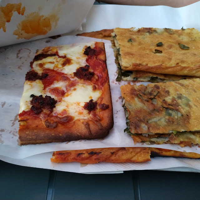 Tris Pizza Cipolla Imbottita E Anduja