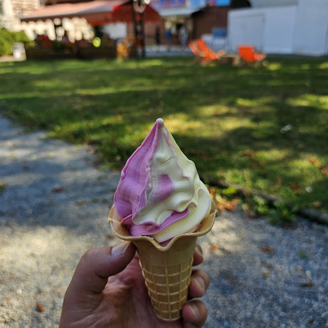 Eistüte Groß Mit Vanille Und Erdbeere