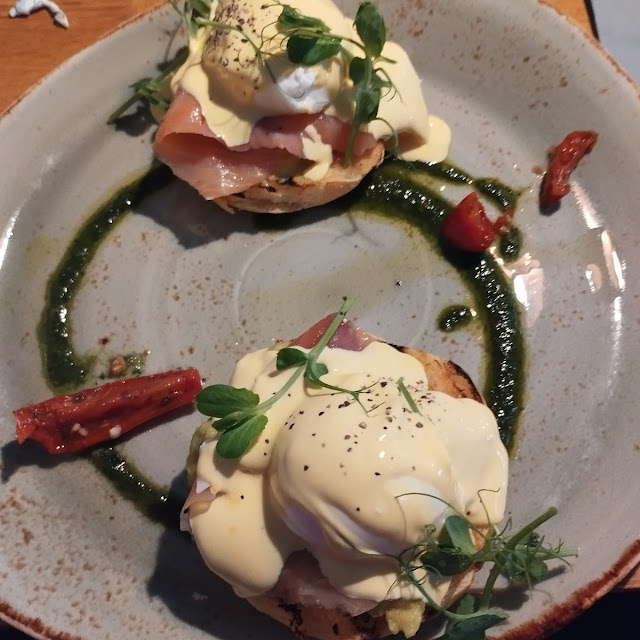 Salmon Eggs Benedict