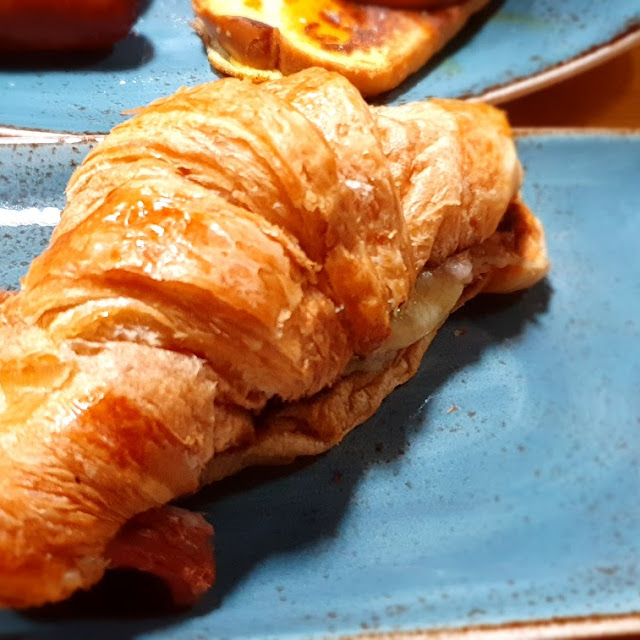 Cheese & Ham Croissant