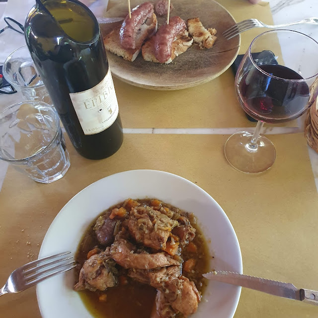 Conigliolo In Umido Con Battuto E Sopra Salsiccia Senese