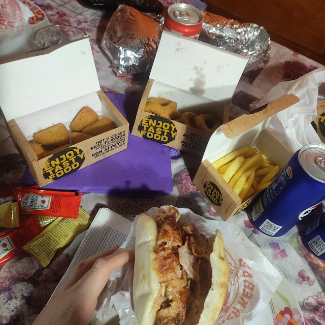 Panino Kebab Patatine Fritte E Anelli Di Cipolla Fritti