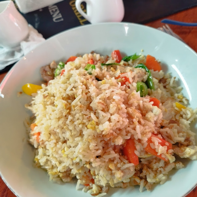 Fried Rice with Egg and Végétales Chicken