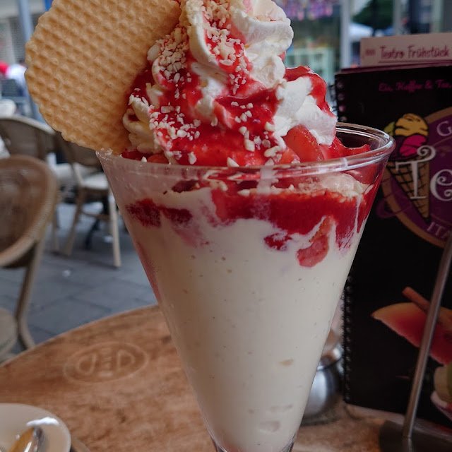 Der Schlechteste Erdbeerbecher Ever