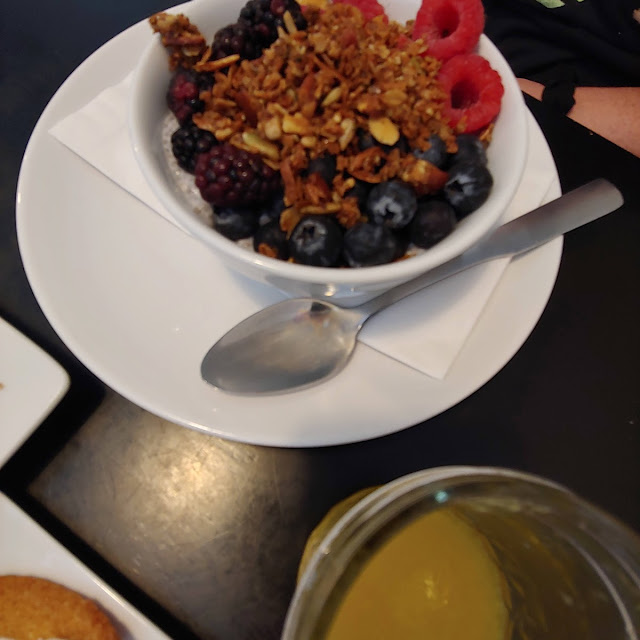 Vanilla Yogurt with Fruit & Granola