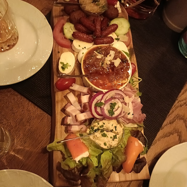 Platou Tradițional Românesc