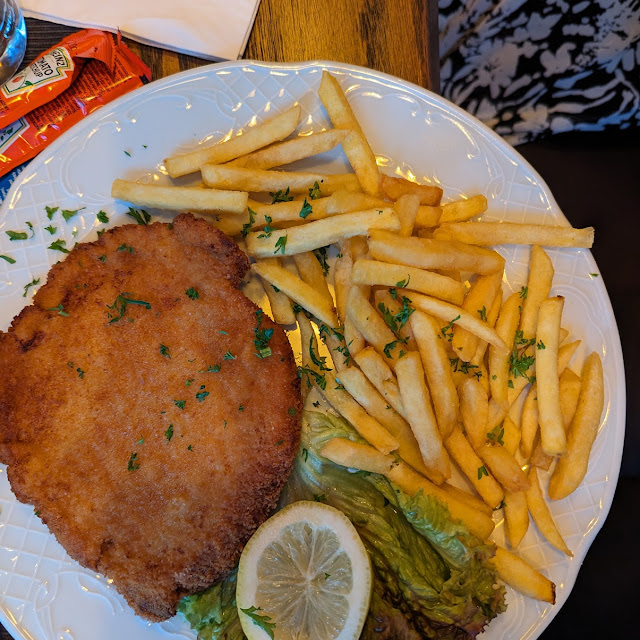 Schnitzel Mit Pommes Frites