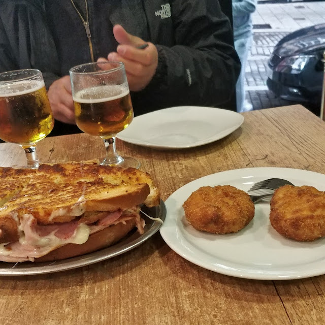 Zapatilla Y Croquetas Caseras