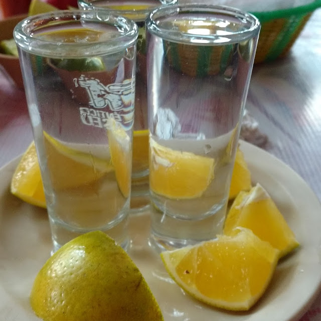 Mezcal de Cortesía